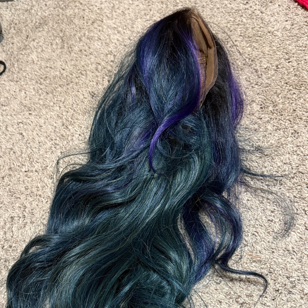 Nixie- Sassy Misfits Teal-Blue Wig - Picture 5 of 6